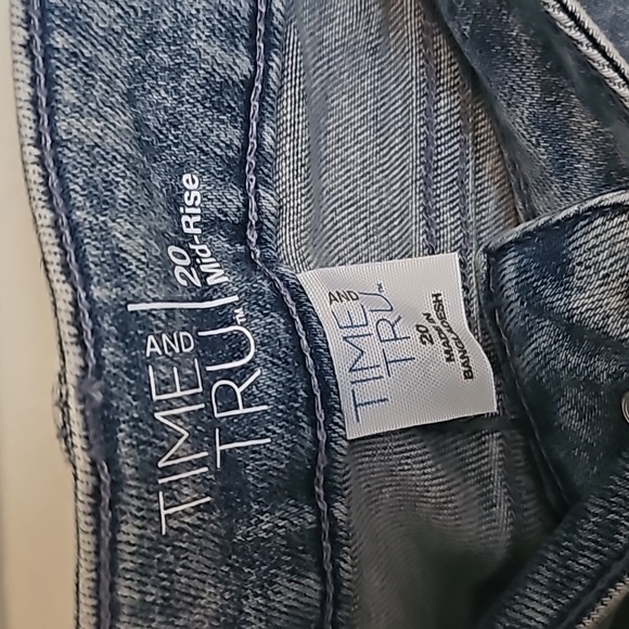 NWT Time & Tru Jeans - Picture 2 of 4